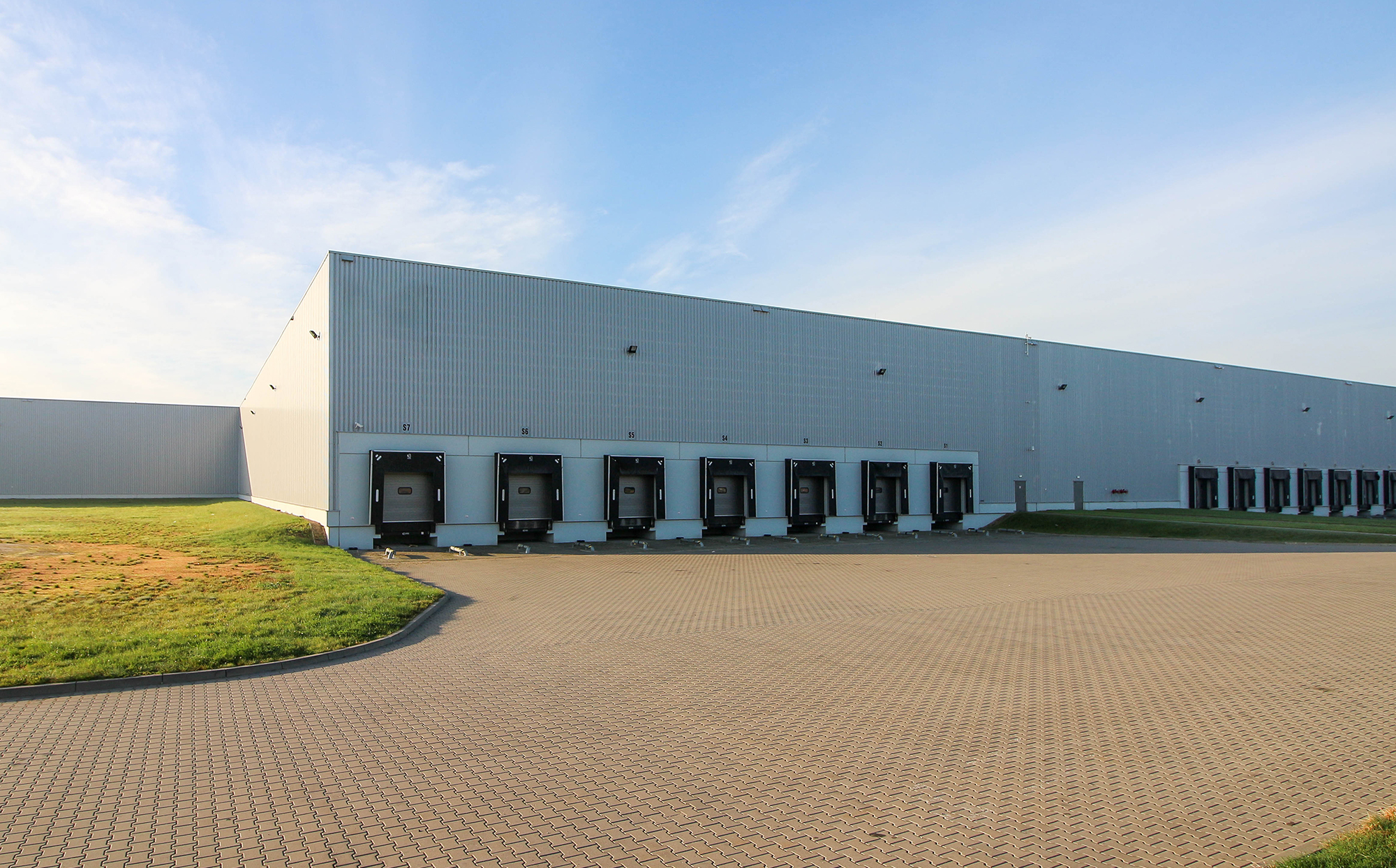 Building Solutions offered by MiTek - The exterior of a distribution warehouse