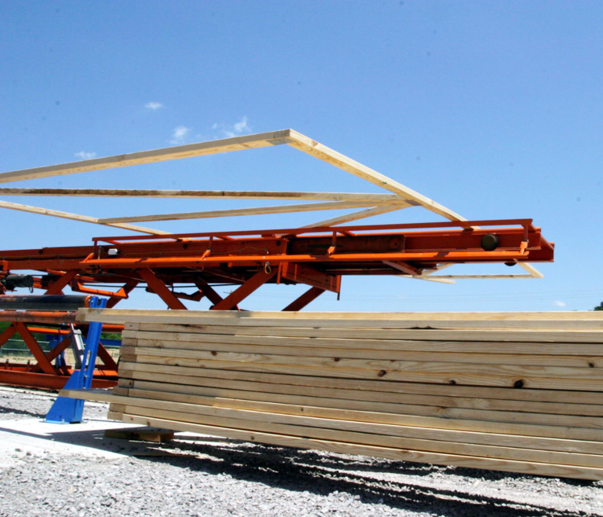 MiTek Horizontal Stacker Automated Solutions - Horizontal stacker moving wooden trusses