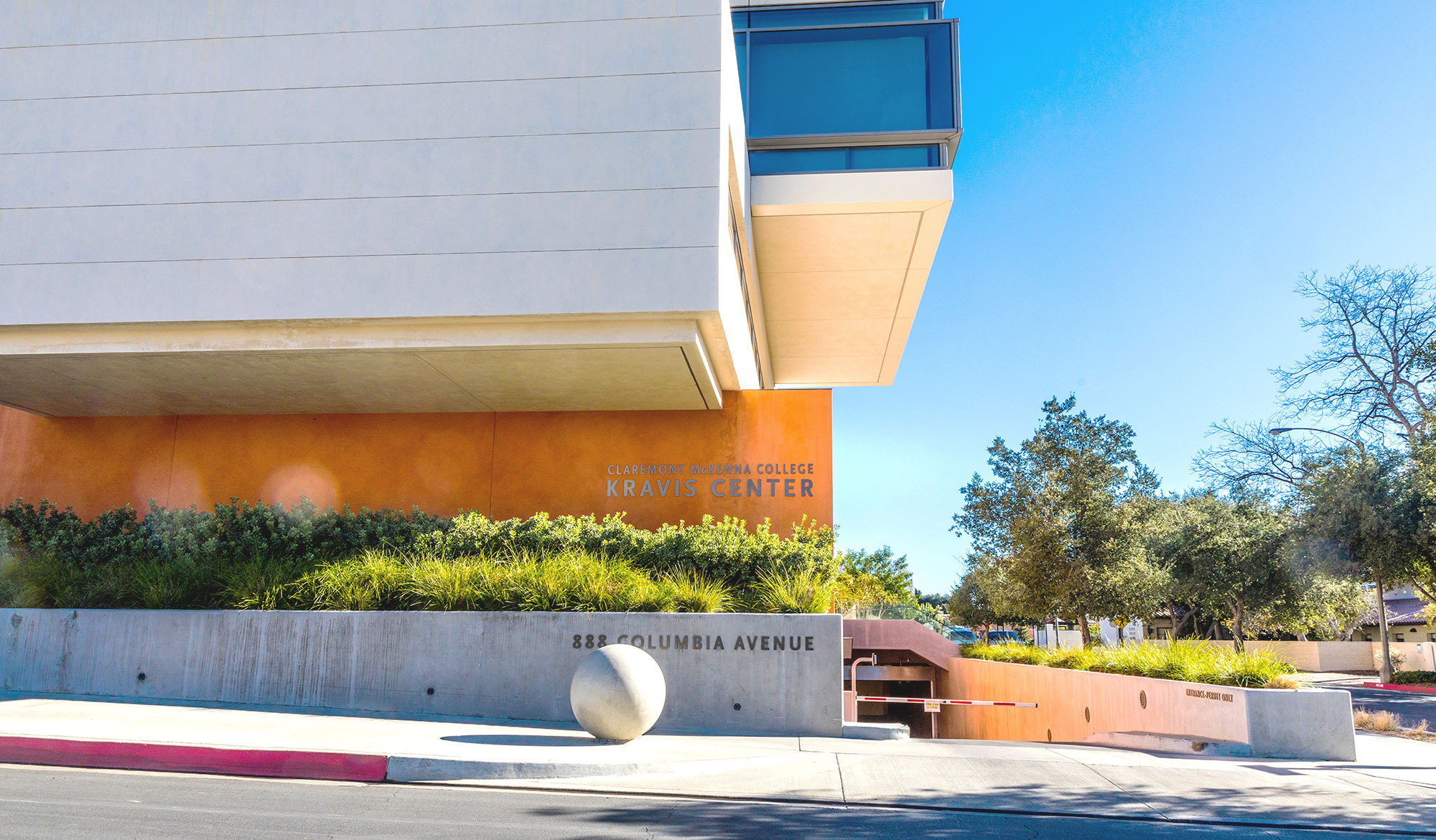 Branże budowlane obsługiwane przez MiTek - Zewnętrzna część Claremont McKenna College Kravis Center